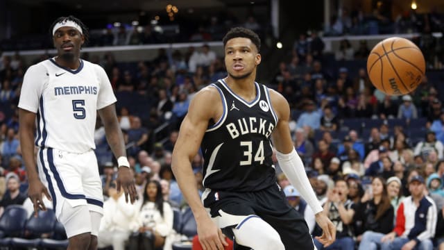 Milwaukee Bucks forward Giannis Antetokounmpo (34) reacts after a dunk during the second half against the Memphis Grizzlies 